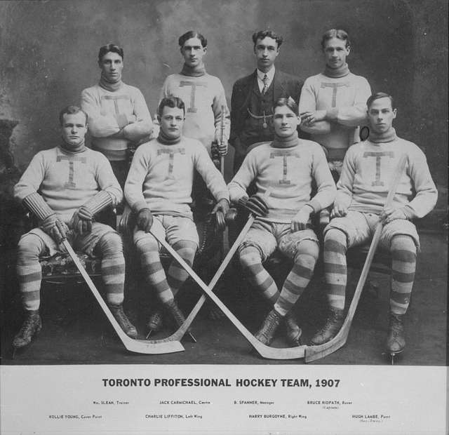 B&W Photo of Toronto Hockey Team 1907 B&W Photo of Toronto Hockey Team 1907